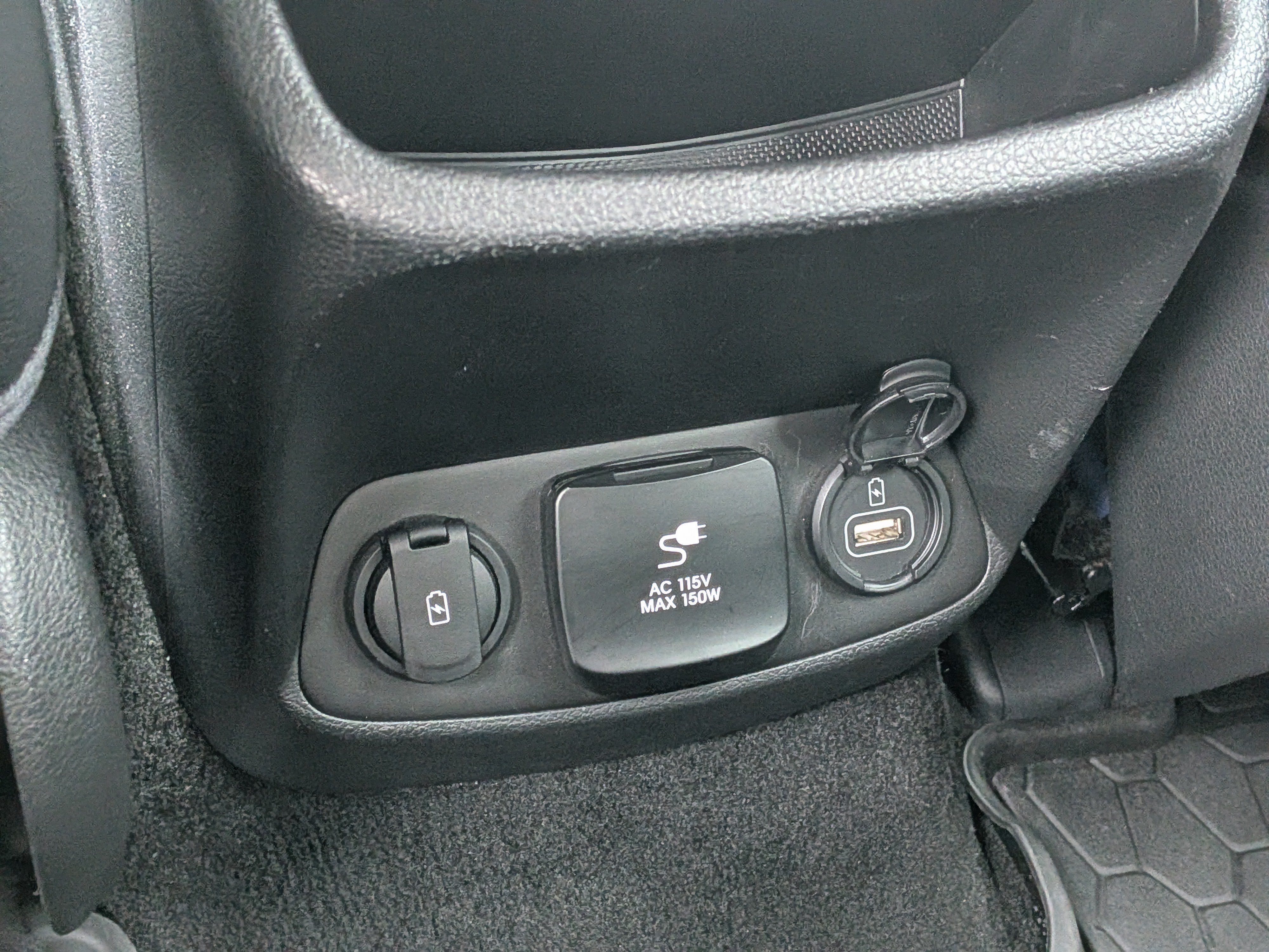 Used 2020 Hyundai Santa Fe Limited FWD image 16