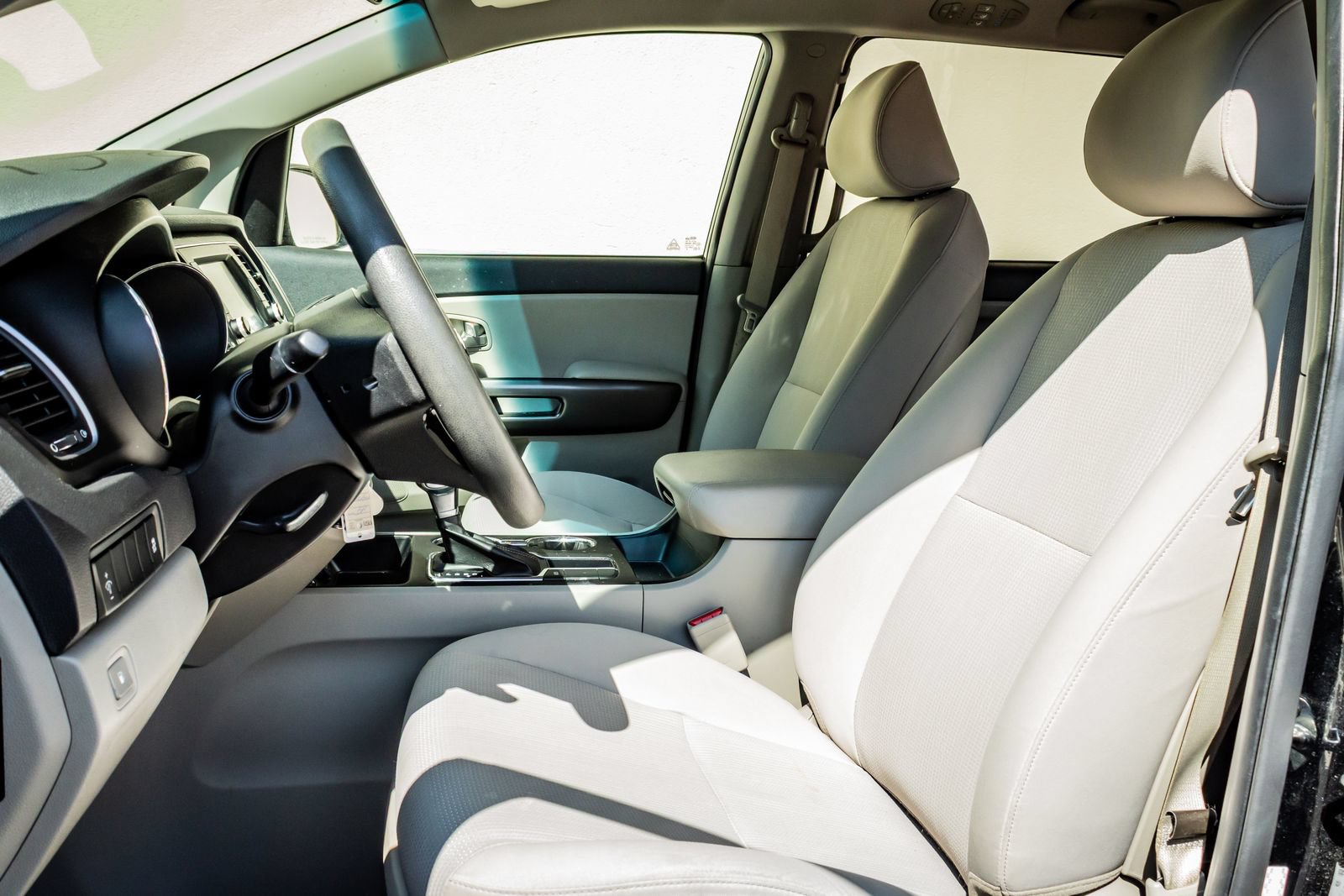Used 2020 Kia Sedona LX FWD image 12