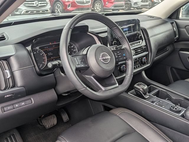 Used 2023 Nissan Pathfinder SL w/ Black Appearance Package AWD/4WD image 32