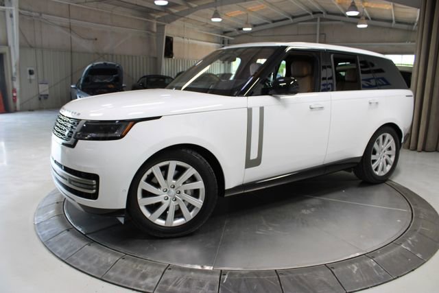 Used 2023 Land Rover Range Rover SE AWD/4WD image 3