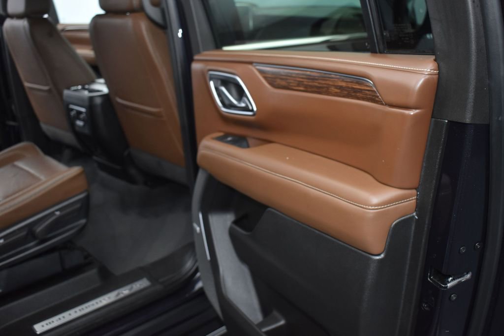 Used 2023 Chevrolet Suburban High Country RWD image 24