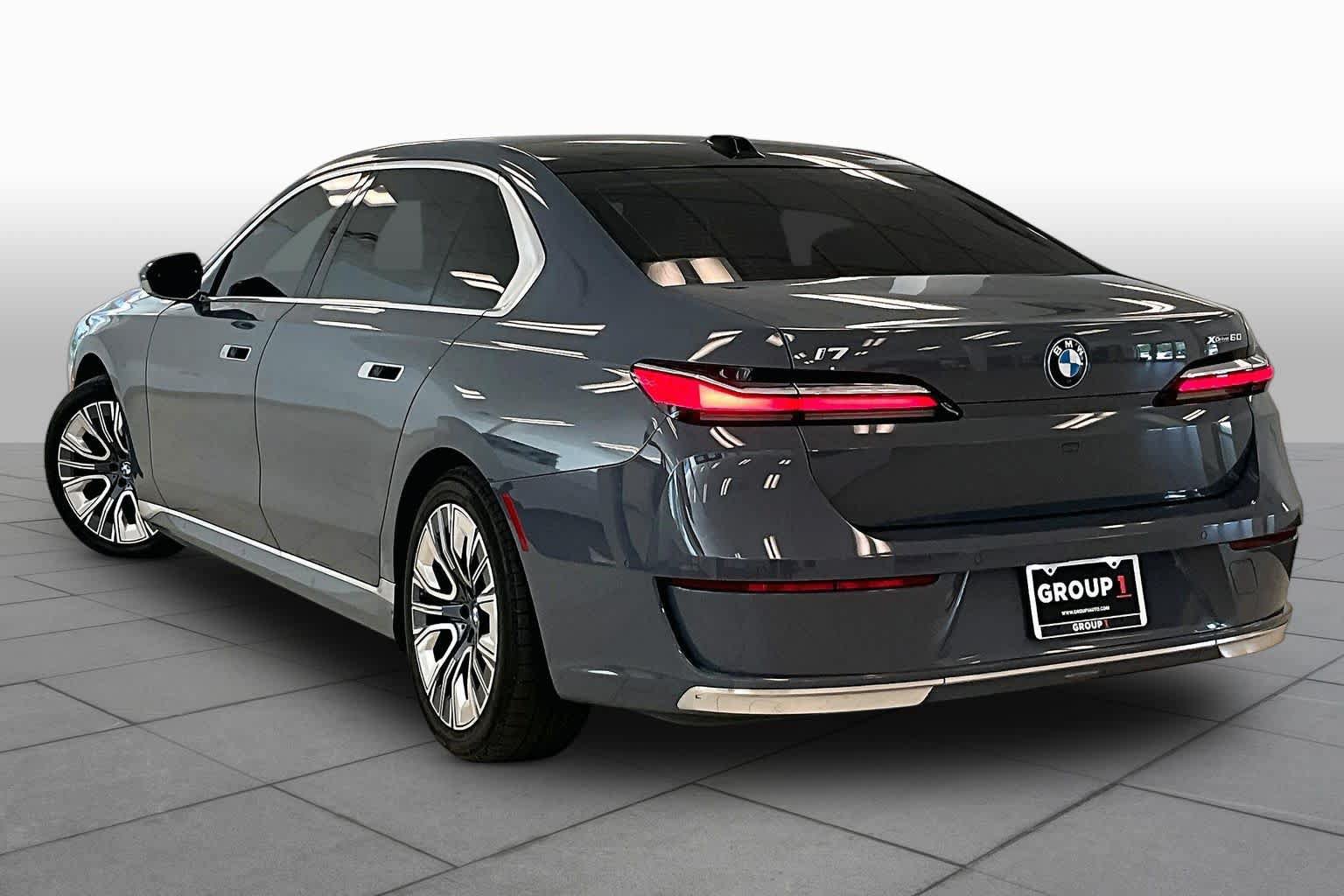 Used 2024 BMW i7 xDrive60 w/ Executive Package AWD/4WD image 11