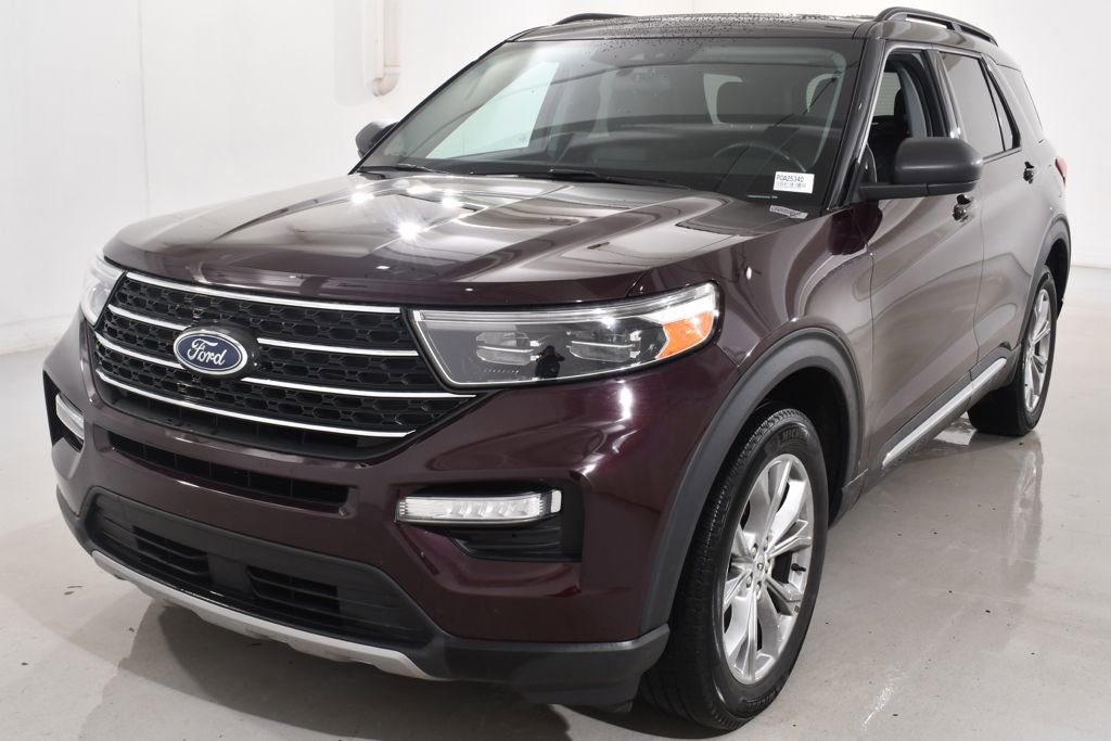 Used 2023 Ford Explorer XLT w/ Equipment Group 202A AWD/4WD image 2
