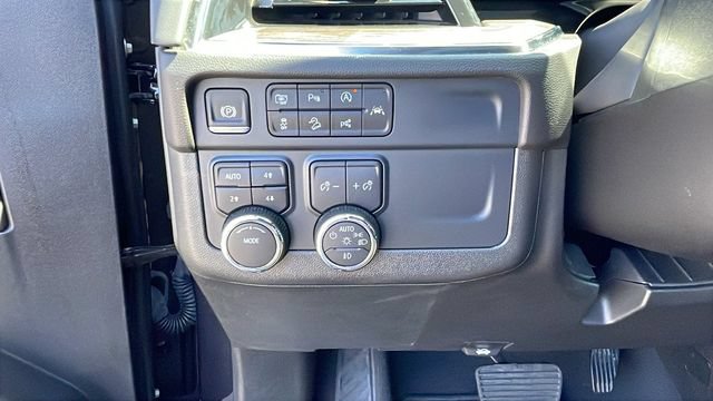 Used 2025 Chevrolet Suburban Z71 AWD/4WD image 27