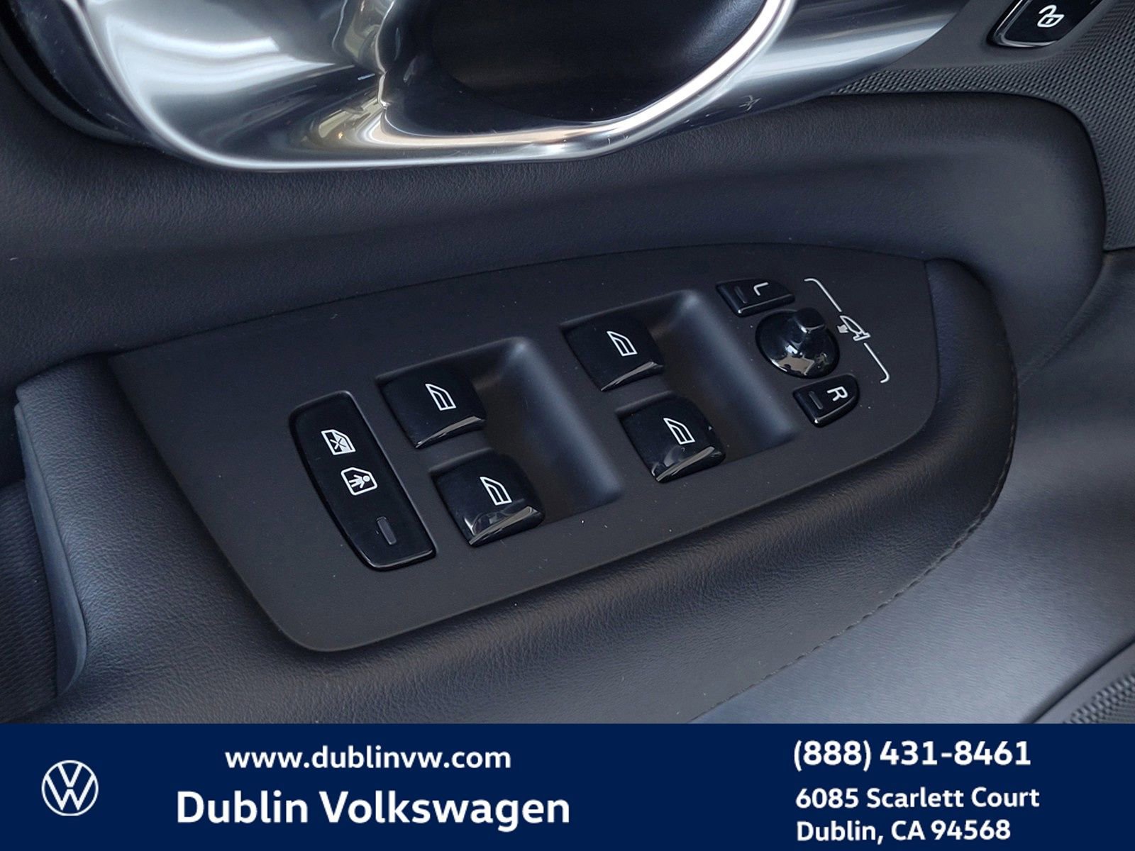 Used 2023 Volvo XC90 T8 Plus image 11