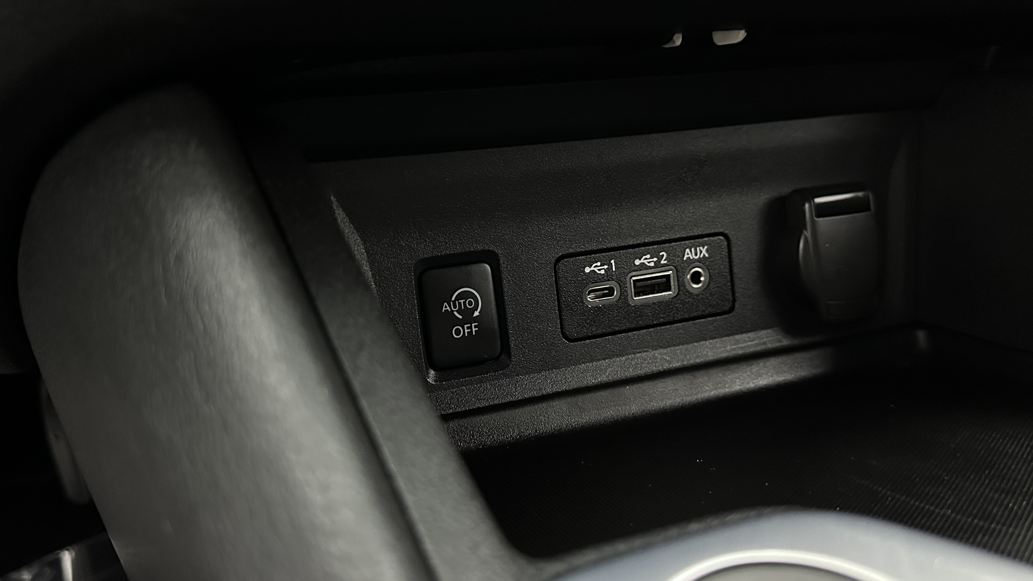 Used 2025 Nissan Sentra SR FWD image 17
