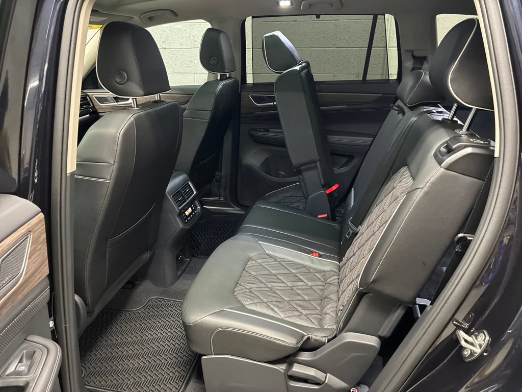 Used 2025 Volkswagen Atlas SEL Premium R-Line AWD/4WD image 27