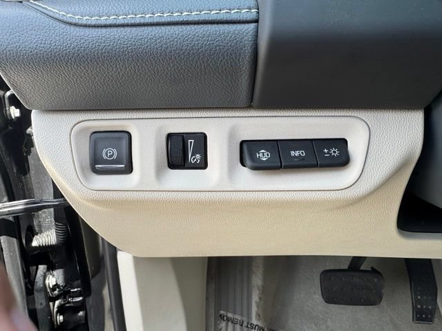 Used 2023 GMC Acadia Denali w/ Denali Ultimate Package AWD/4WD image 16