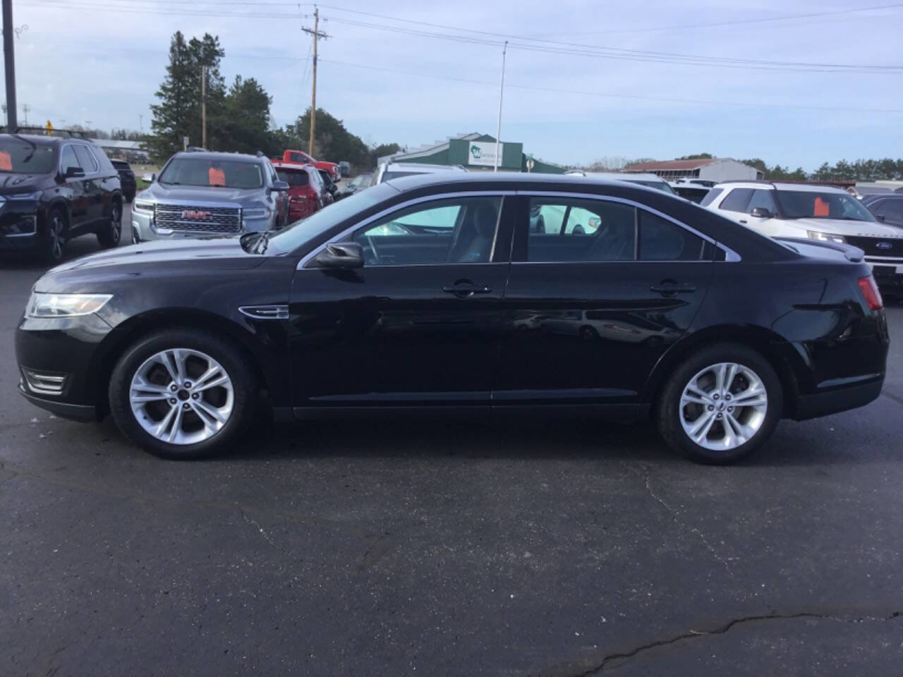 Used 2016 Ford Taurus SEL image 2