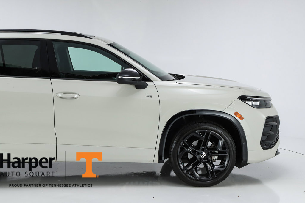 New 2025 Volkswagen Tiguan SE R-Line FWD image 51