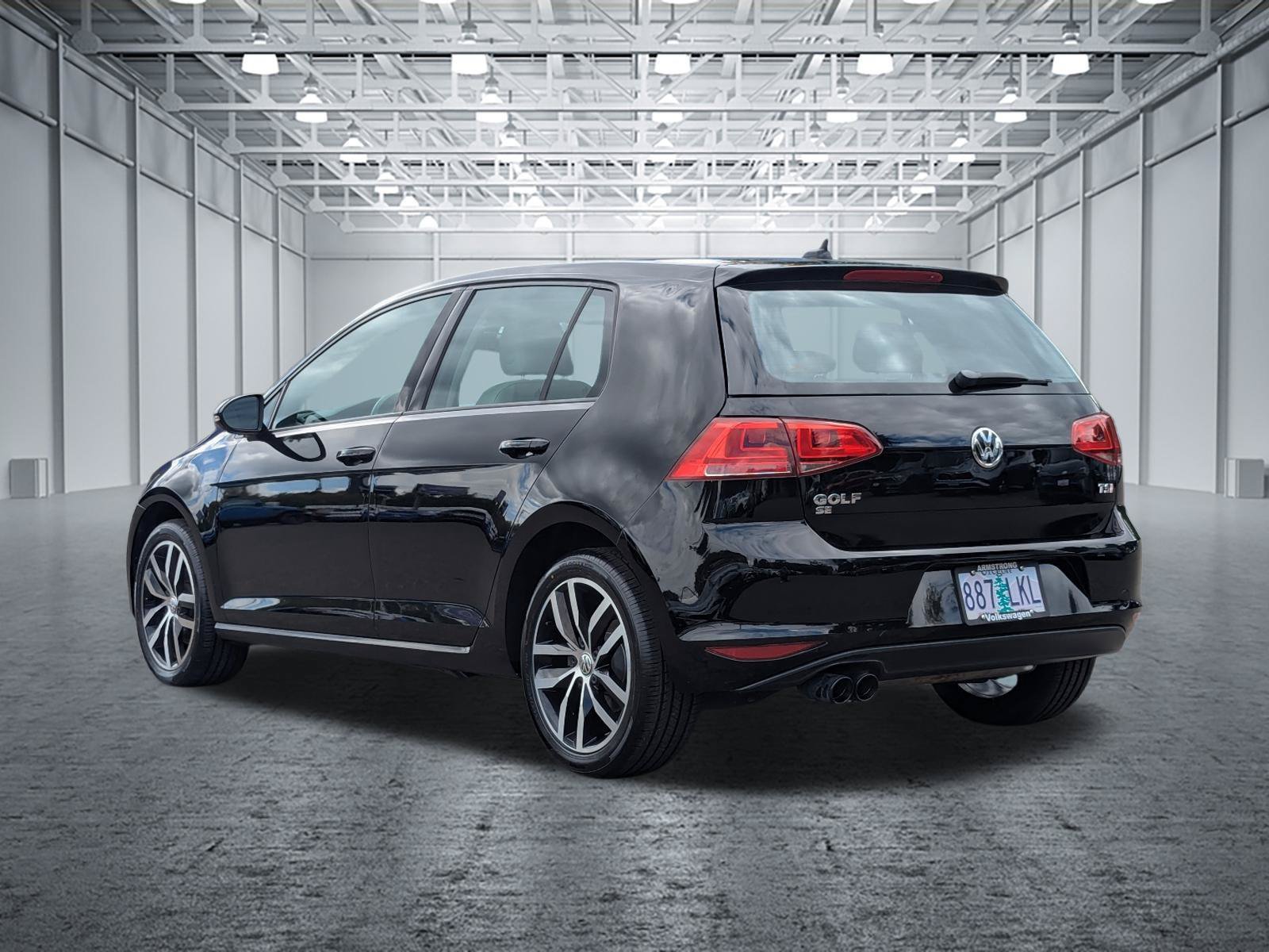 Used 2016 Volkswagen Golf SE w/ Lighting Package FWD image 3