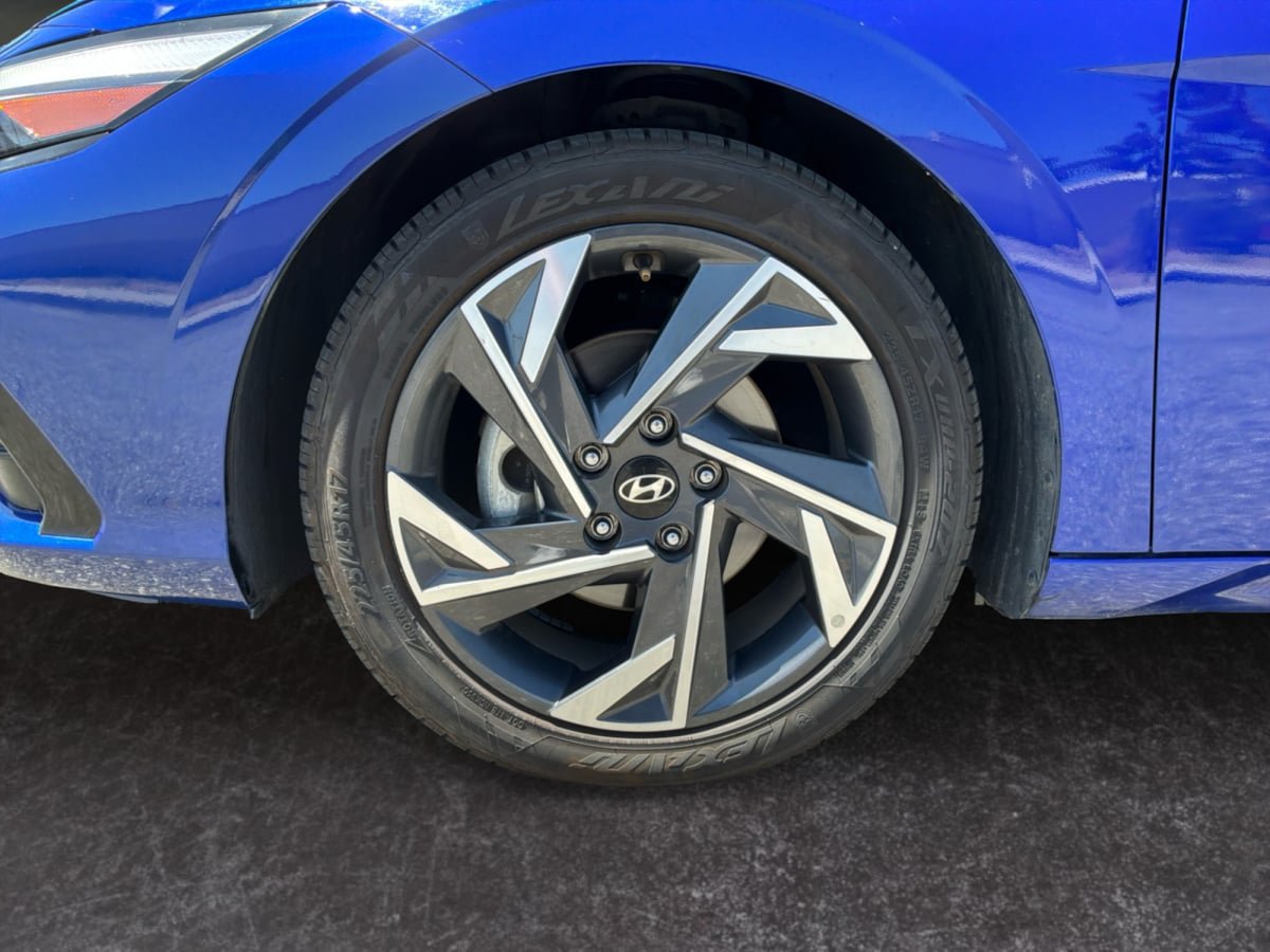 Used 2024 Hyundai Elantra Limited FWD image 9