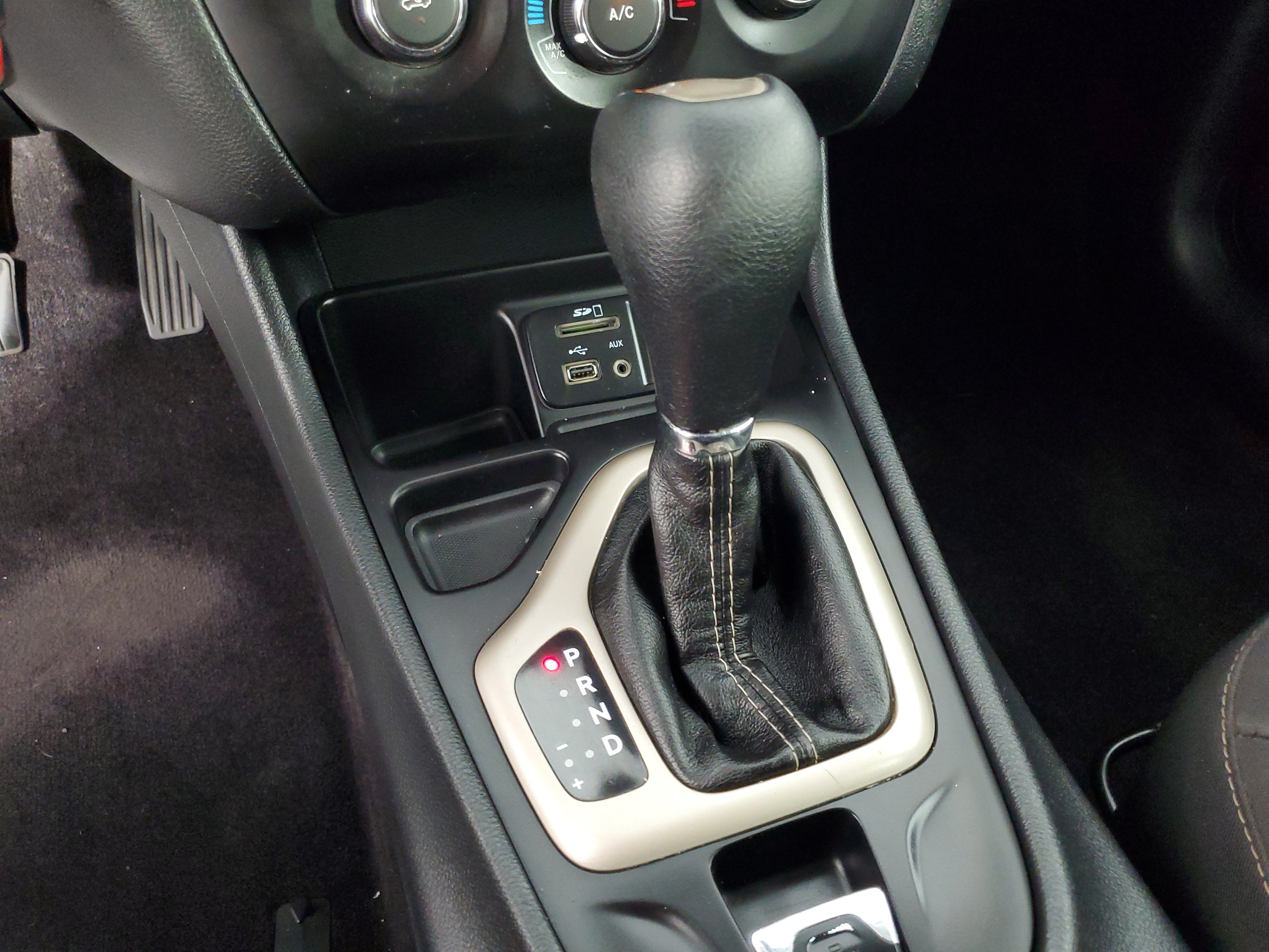Used 2017 Jeep Cherokee Sport FWD image 17