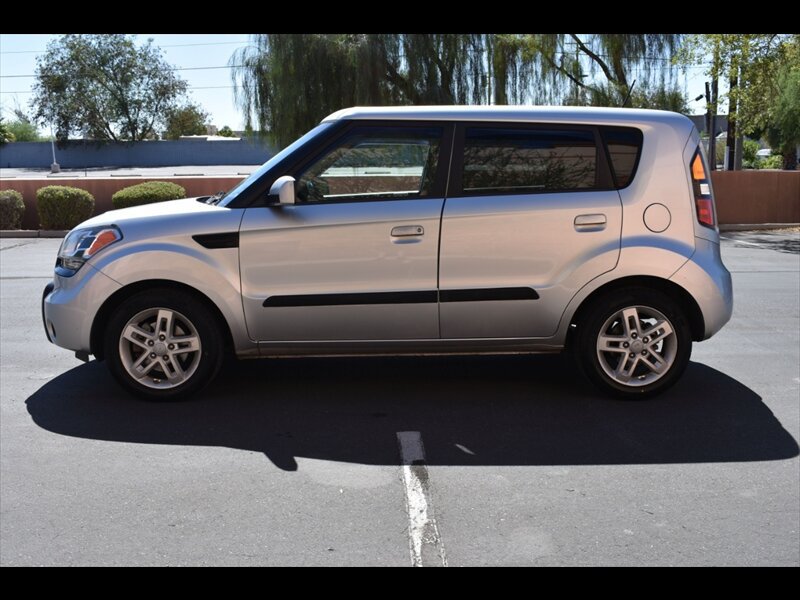 Used 2010 Kia Soul + FWD image 4