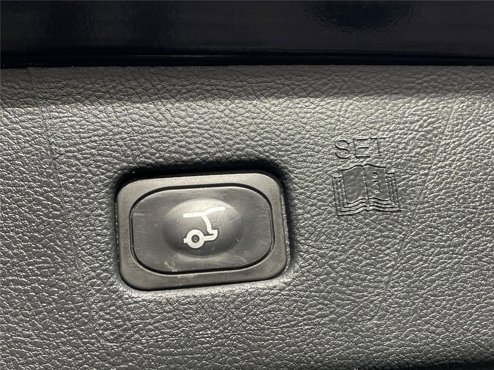 Used 2024 Ford Edge SEL w/ Convenience Package image 8