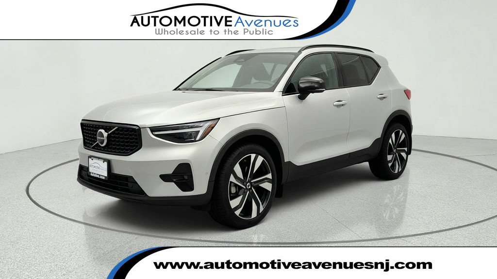 Used 2025 Volvo XC40 B5 Ultra w/ Climate Package