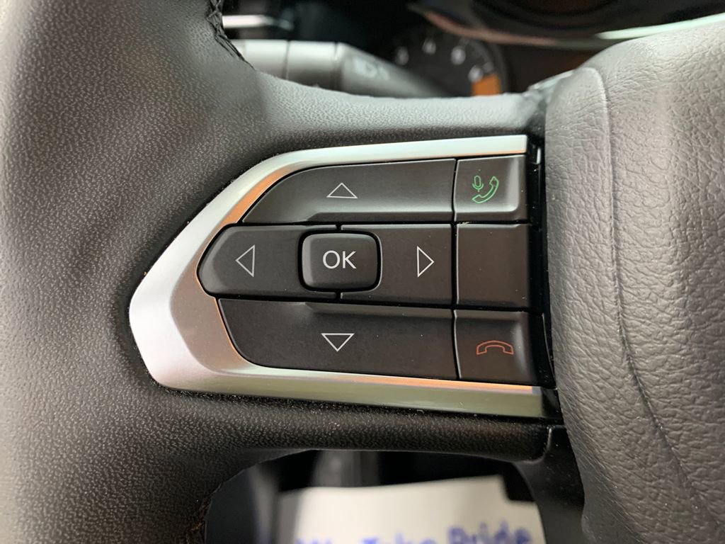 Used 2025 Jeep Compass Limited image 20