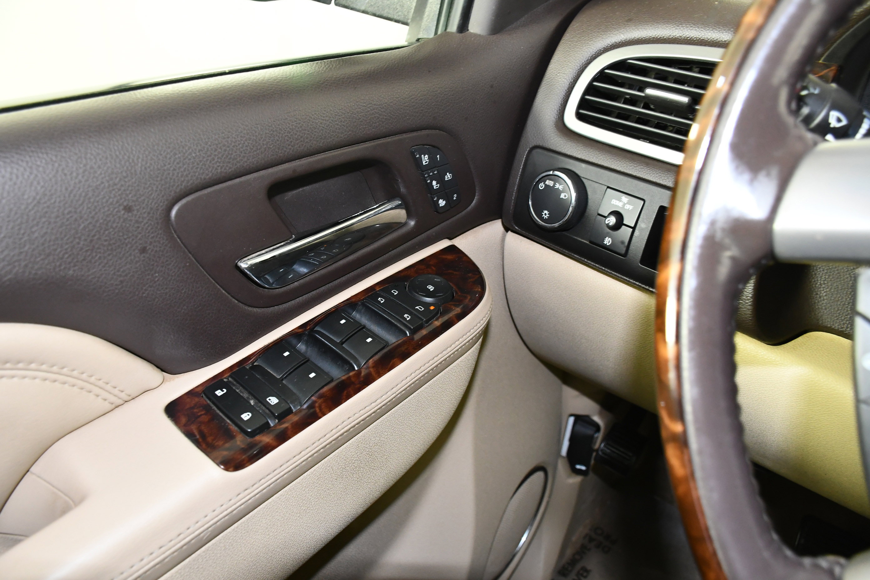 Used 2012 GMC Yukon Denali AWD/4WD image 32