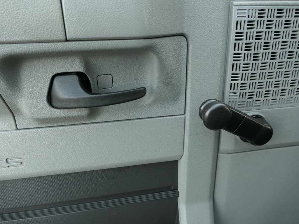 Used 2013 Ford E-150 and Econoline 150 Commercial image 14