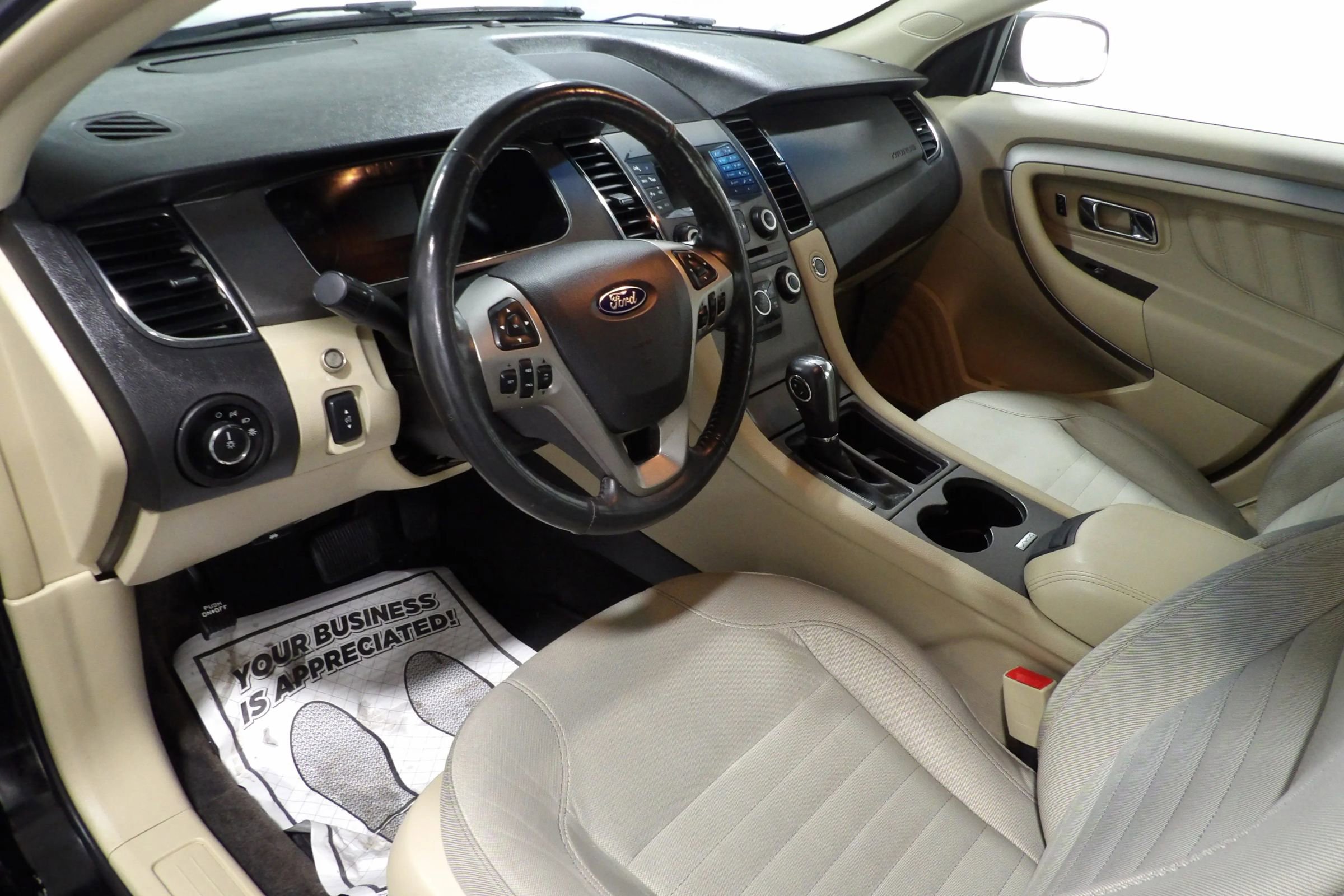 Used 2017 Ford Taurus SE image 9