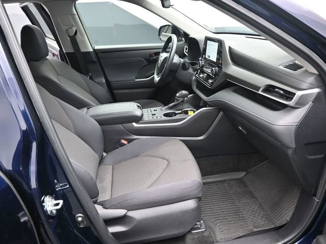 Used 2024 Toyota Highlander LE image 31