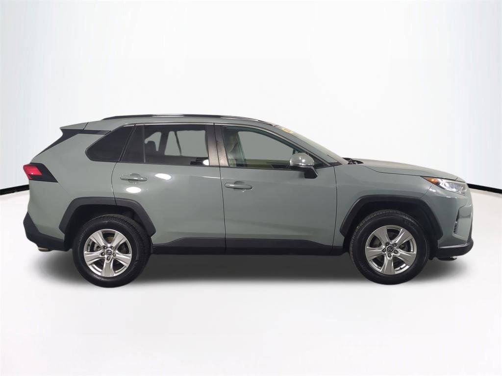 Used 2020 Toyota RAV4 XLE w/ Convenience Package FWD image 4