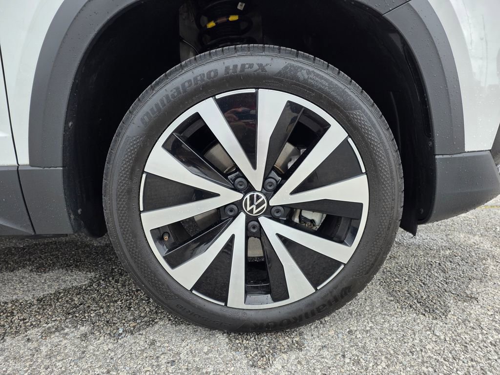 Used 2023 Volkswagen Taos SE image 29