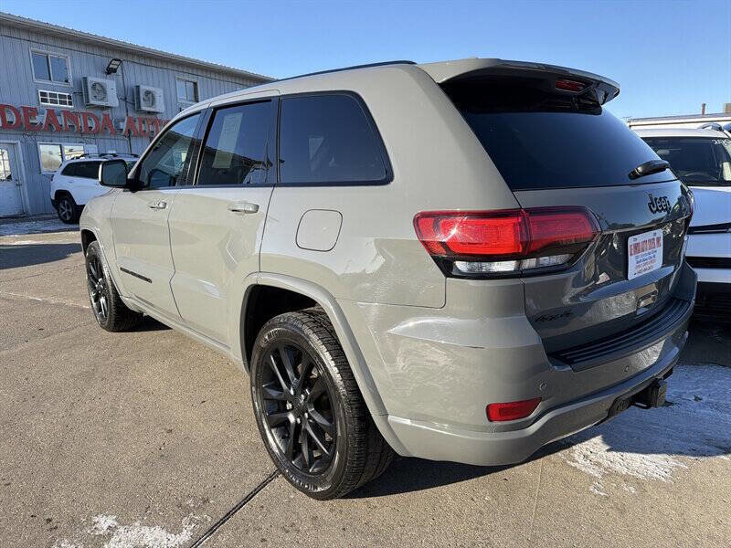 Used 2022 Jeep Grand Cherokee Laredo X AWD/4WD image 4