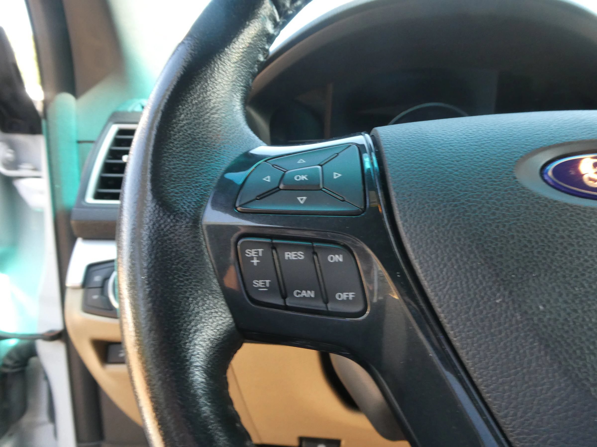 Used 2016 Ford Explorer XLT w/ Equipment Group 202A AWD/4WD image 17