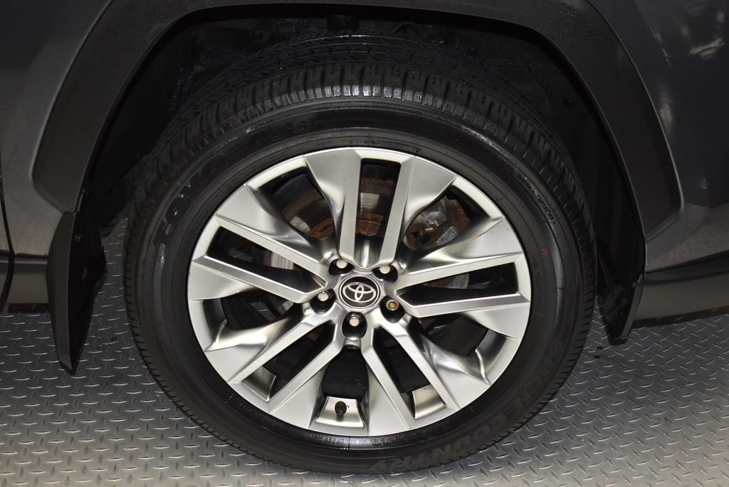 Used 2022 Toyota RAV4 Limited AWD/4WD image 39