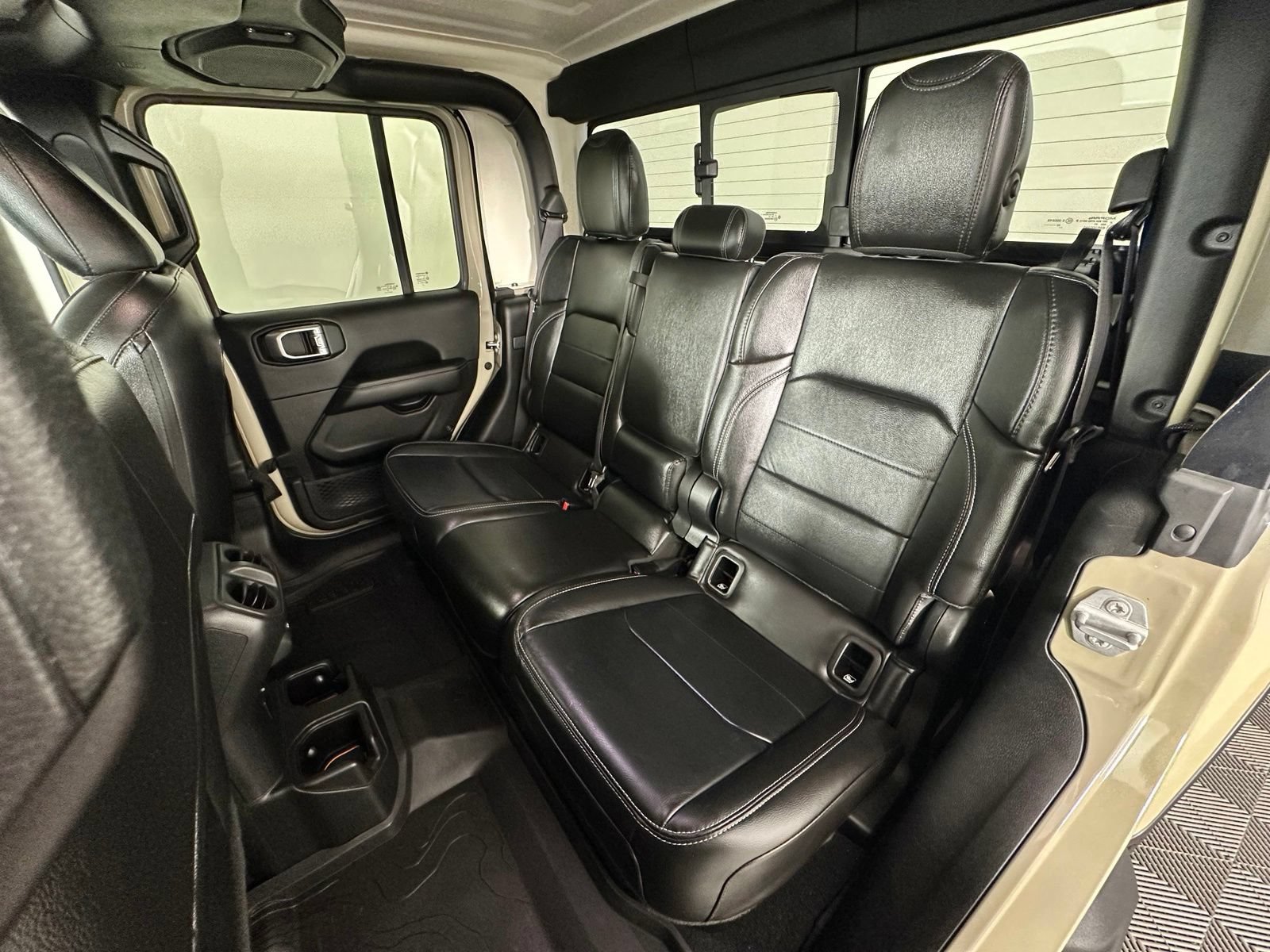 Used 2022 Jeep Gladiator Overland w/ Popular Equipment Package AWD/4WD image 28