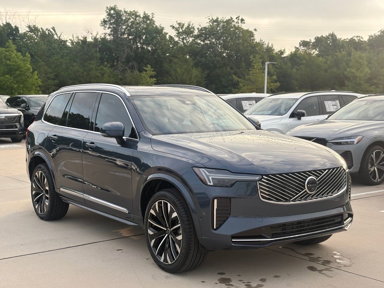 New 2026 Volvo XC90 B6 Plus w/ Protection Package Premier AWD/4WD image 3