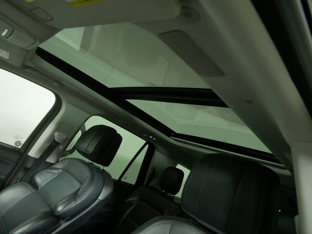 Used 2025 Lincoln Navigator Reserve image 16