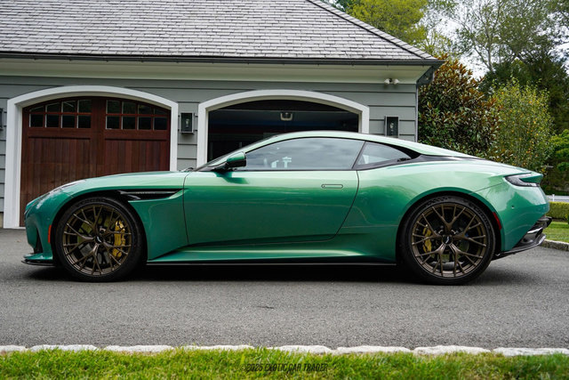 Used 2025 Aston Martin DB12 Coupe RWD image 3