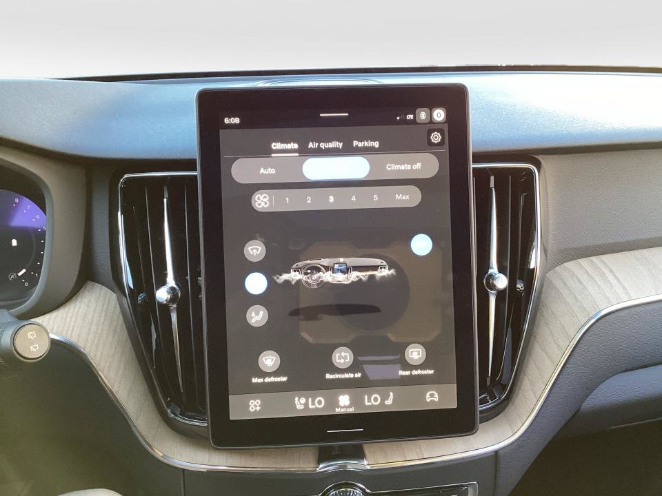 New 2027 Volvo XC60 B5 Plus AWD/4WD image 18