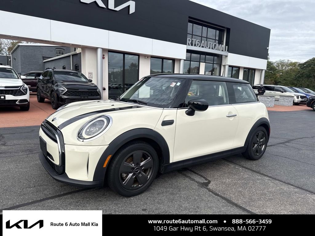 Used 2022 MINI Cooper 2-Door Hardtop image 1
