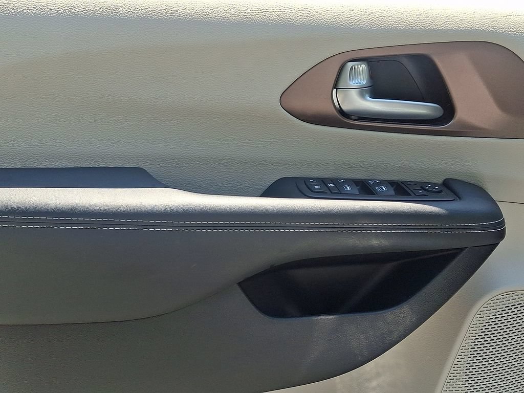 Used 2024 Chrysler Voyager LX FWD image 13