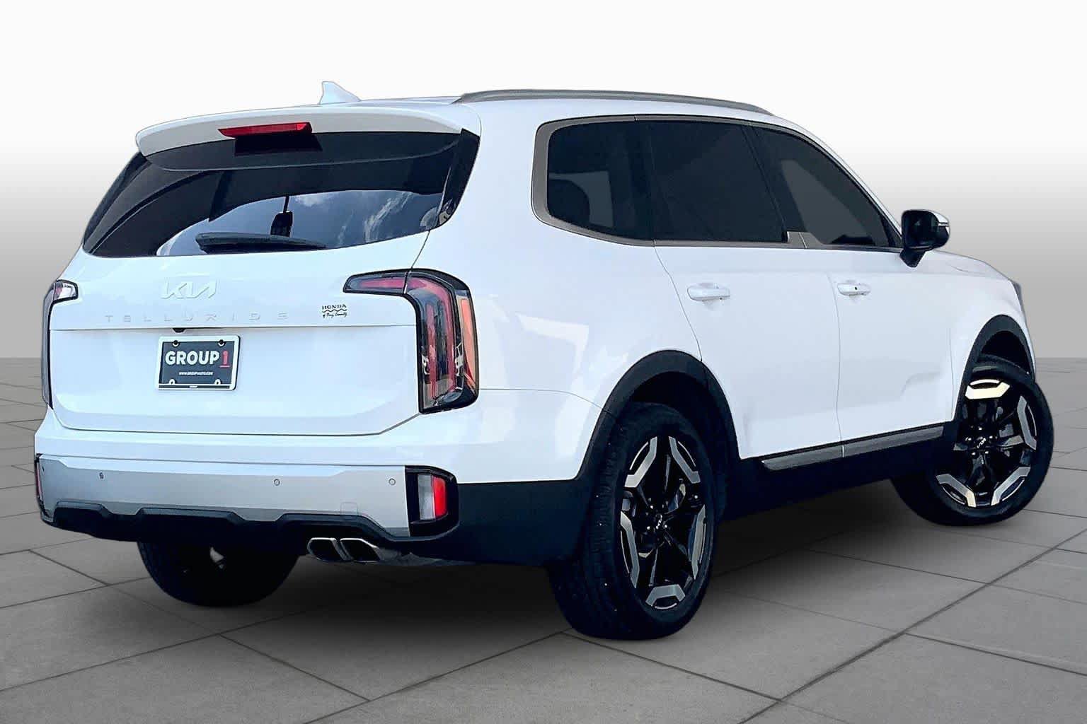 Used 2023 Kia Telluride EX w/ EX Captain's Chair Package FWD image 13