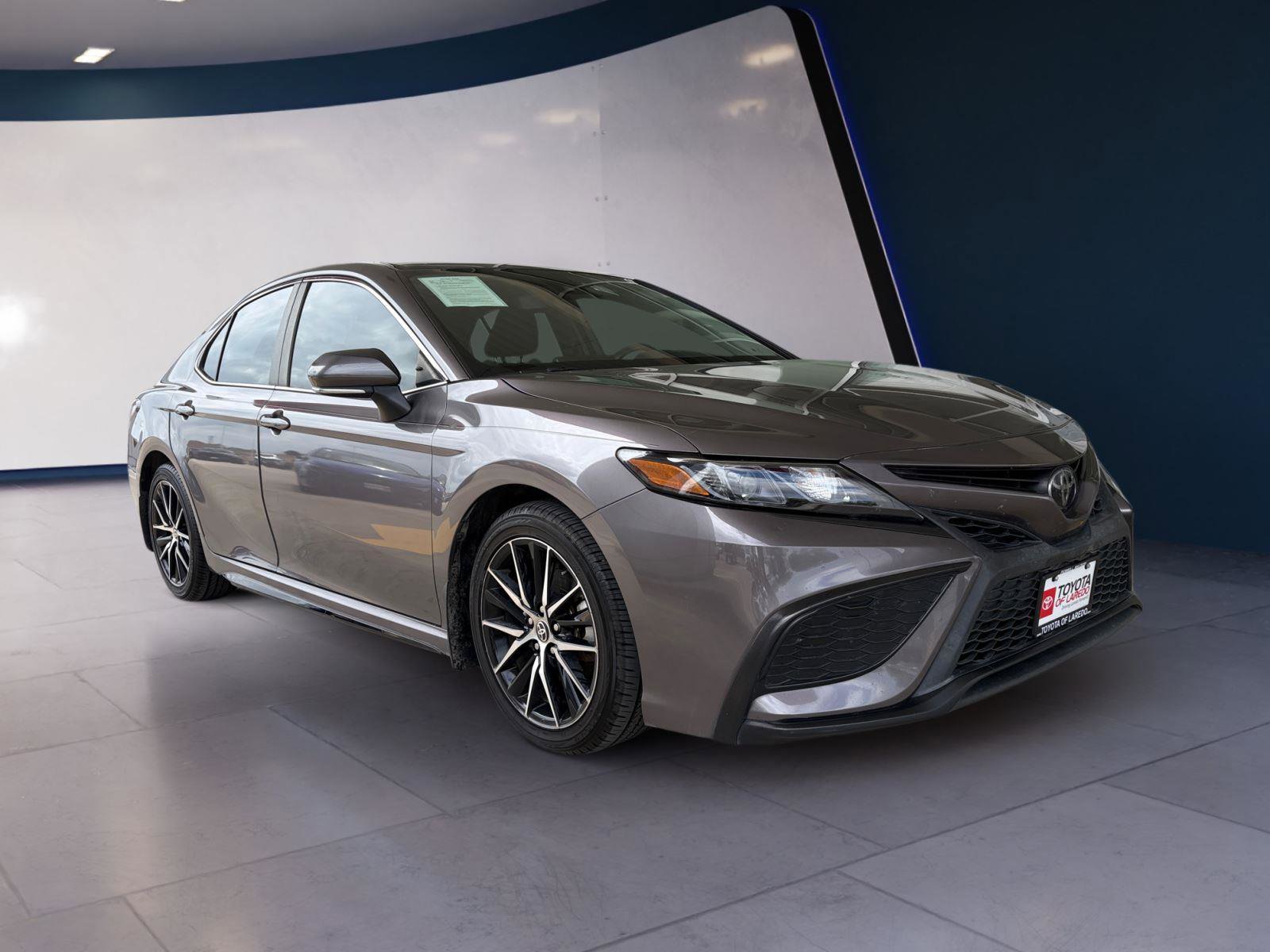 Used 2023 Toyota Camry SE image 7