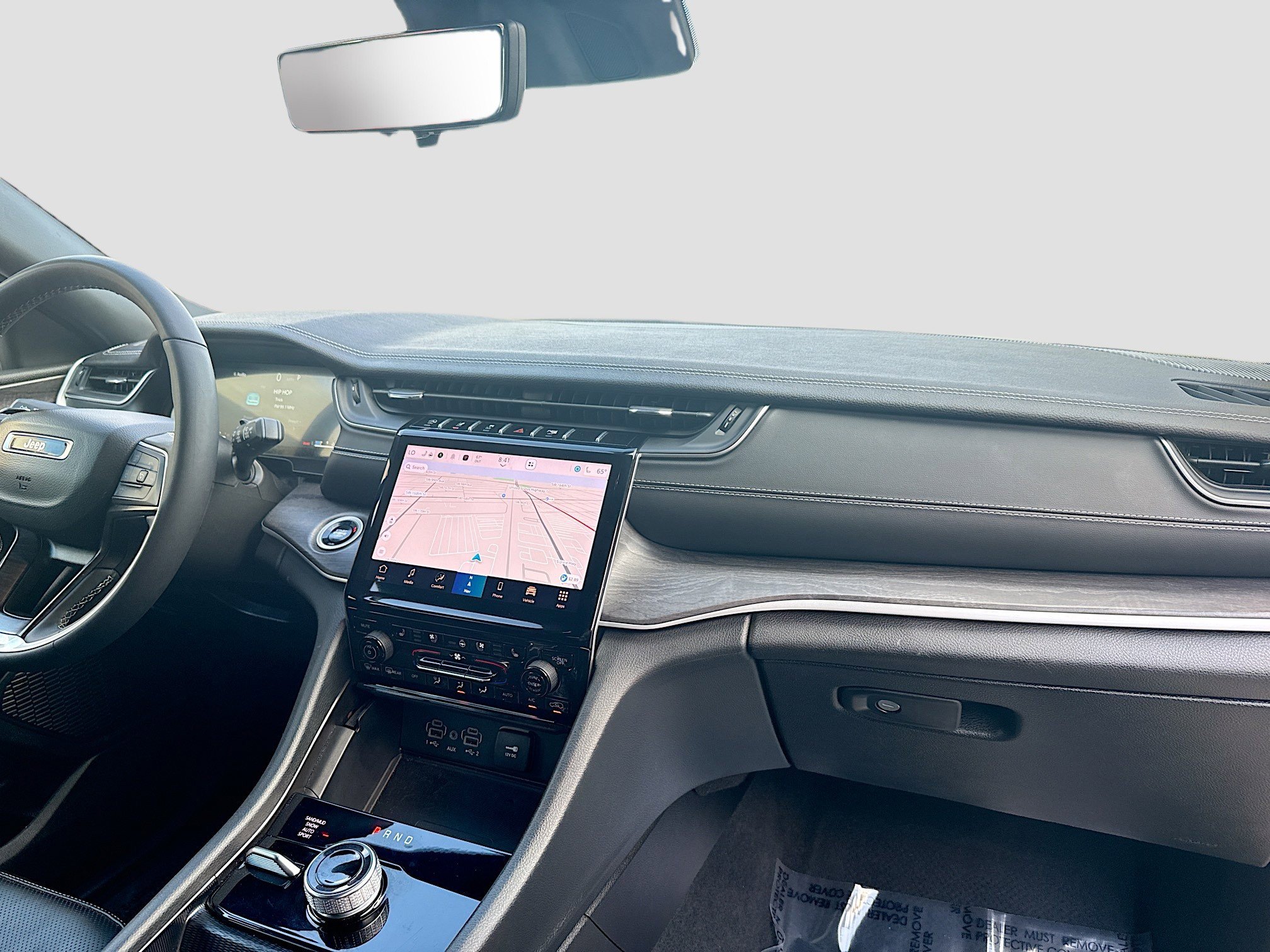 Used 2024 Jeep Grand Cherokee L Limited w/ Luxury Tech Group II image 32