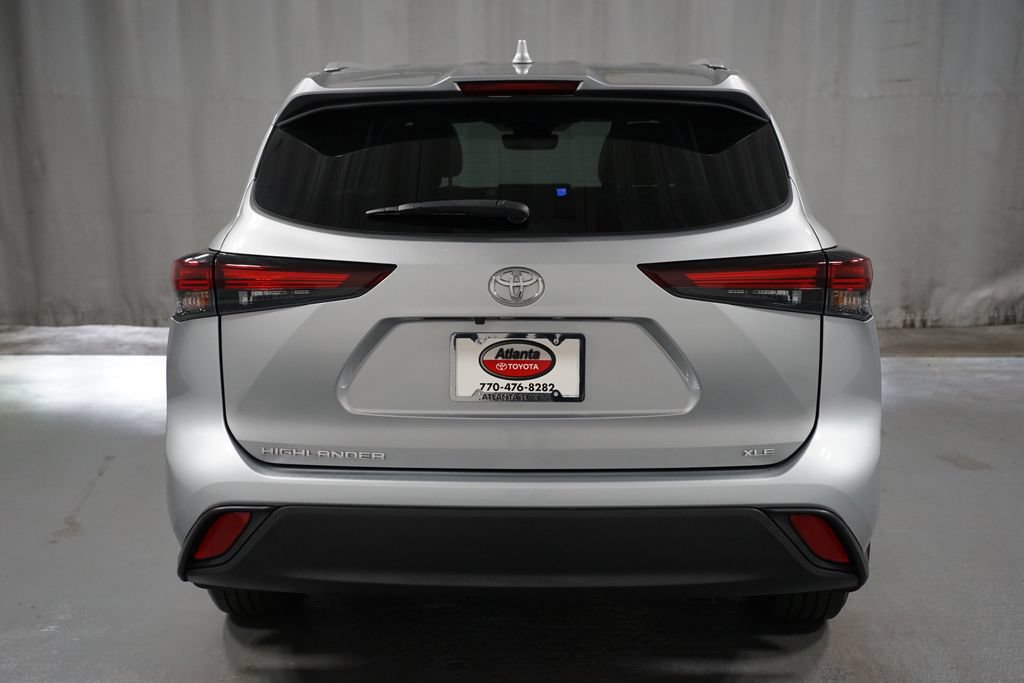 Certified 2024 Toyota Highlander XLE FWD image 7