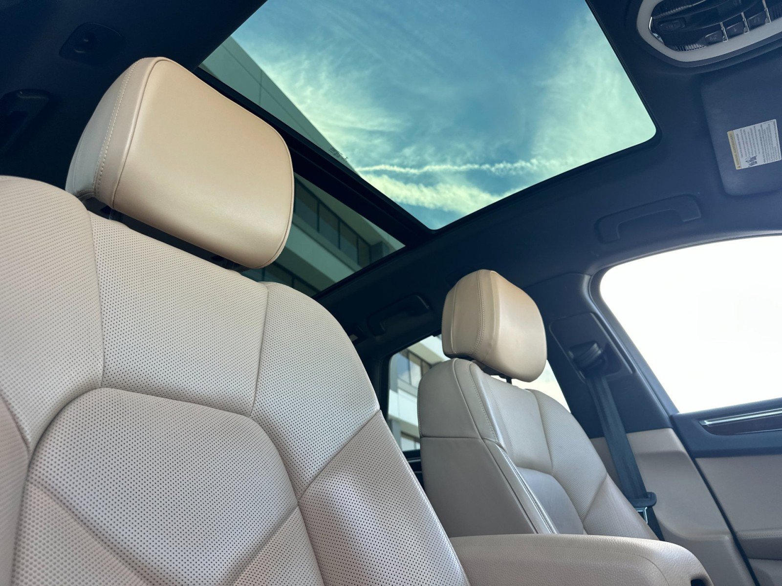 Certified 2023 Porsche Macan w/ Premium Package Plus image 17