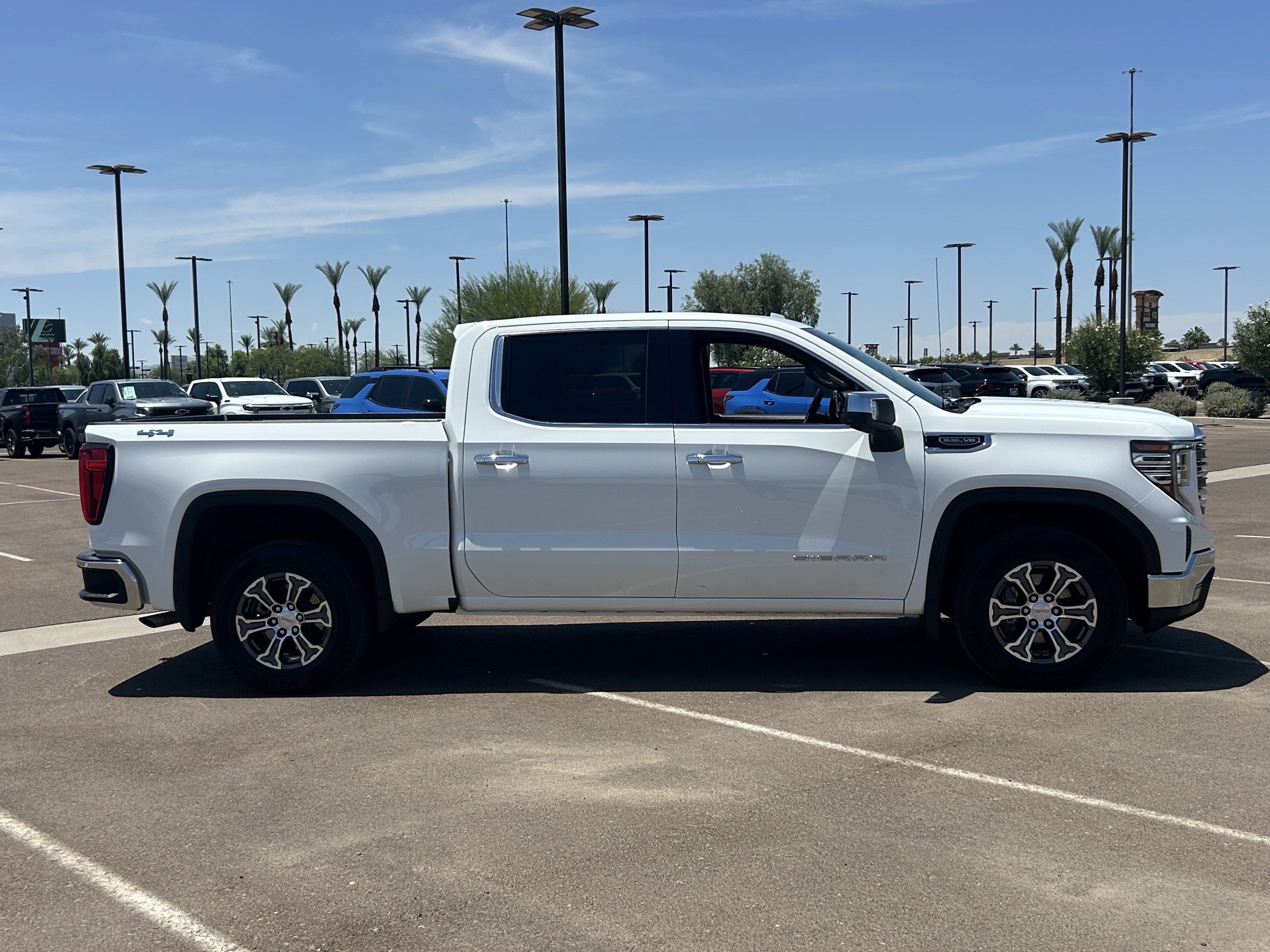 Used 2025 GMC Sierra 1500 SLT AWD/4WD image 7