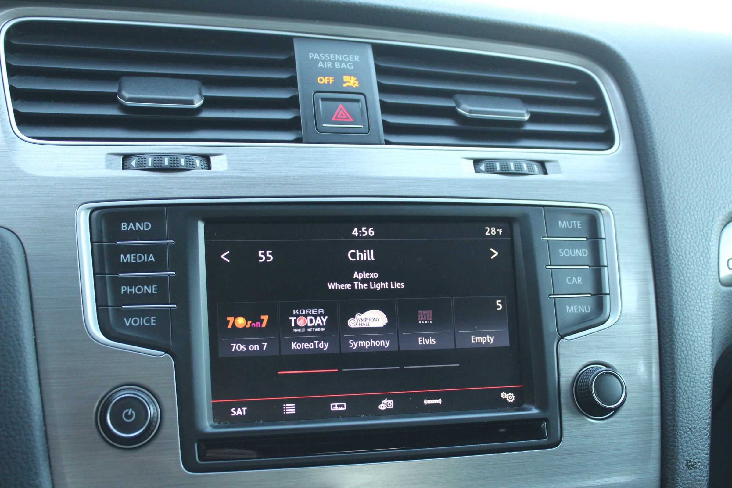 Used 2016 Volkswagen Golf SE w/ Lighting Package image 30