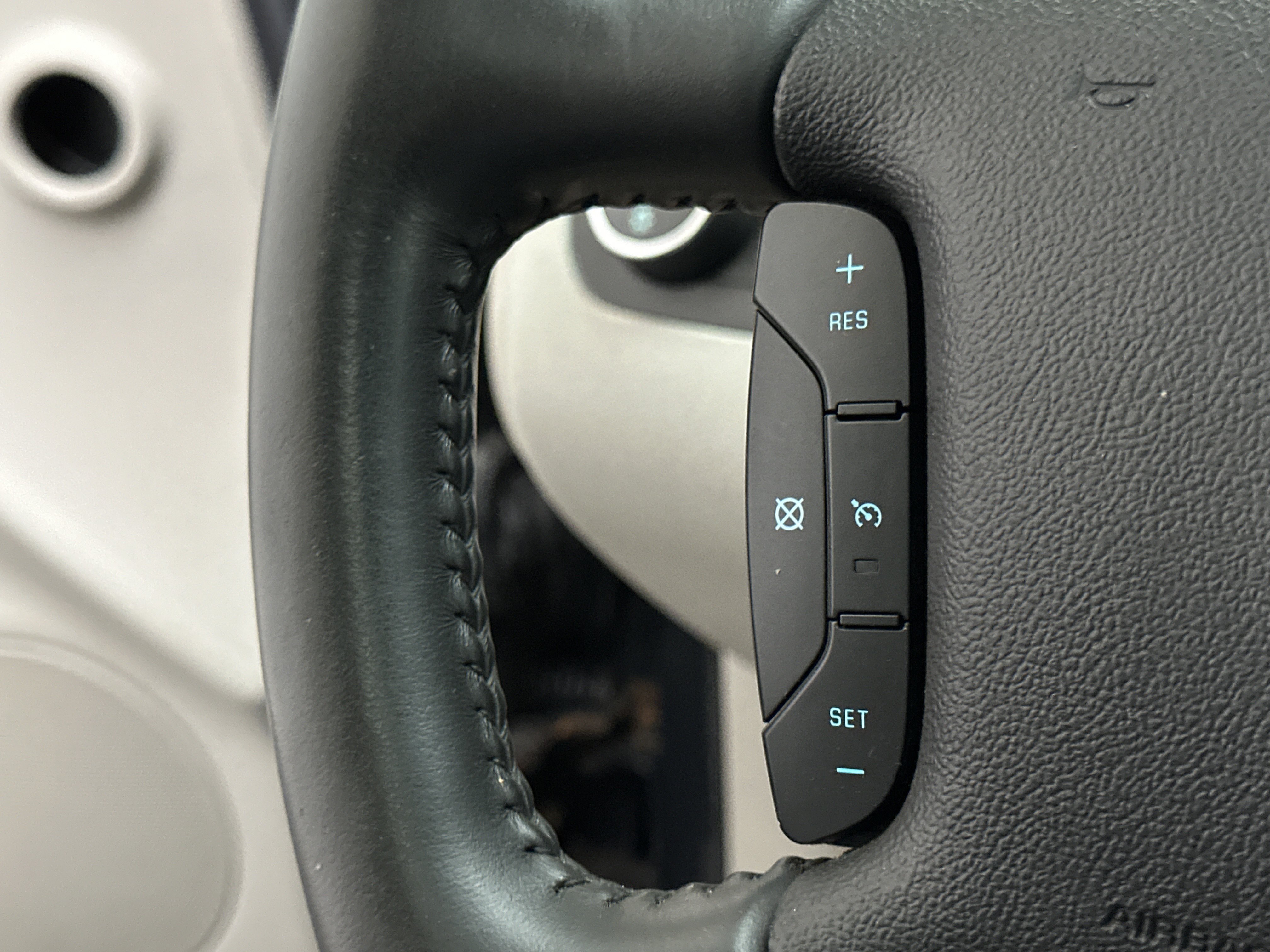 Used 2008 Chevrolet Impala LTZ FWD image 24