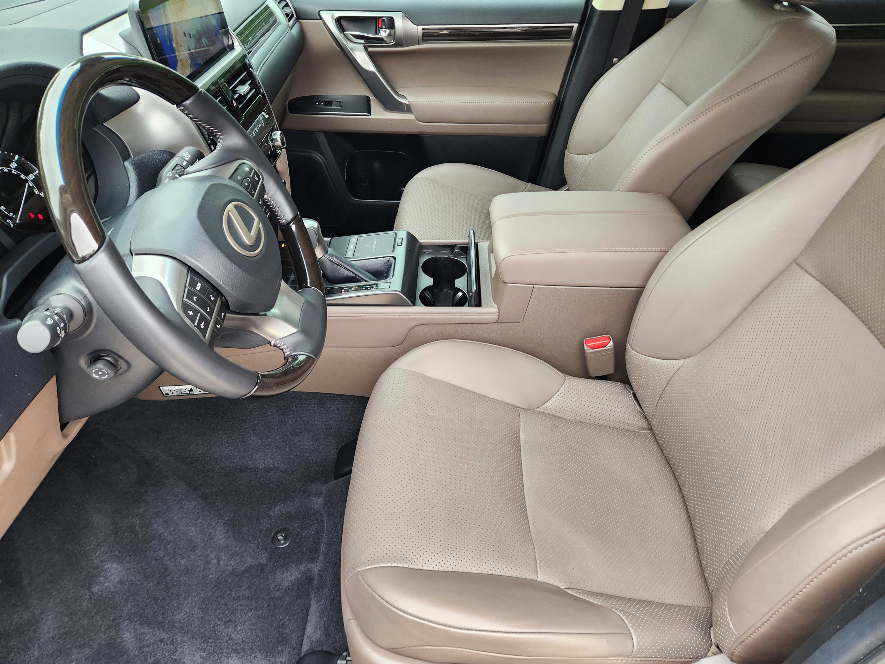 Used 2023 Lexus GX 460 Luxury w/ Accessory Package AWD/4WD image 5