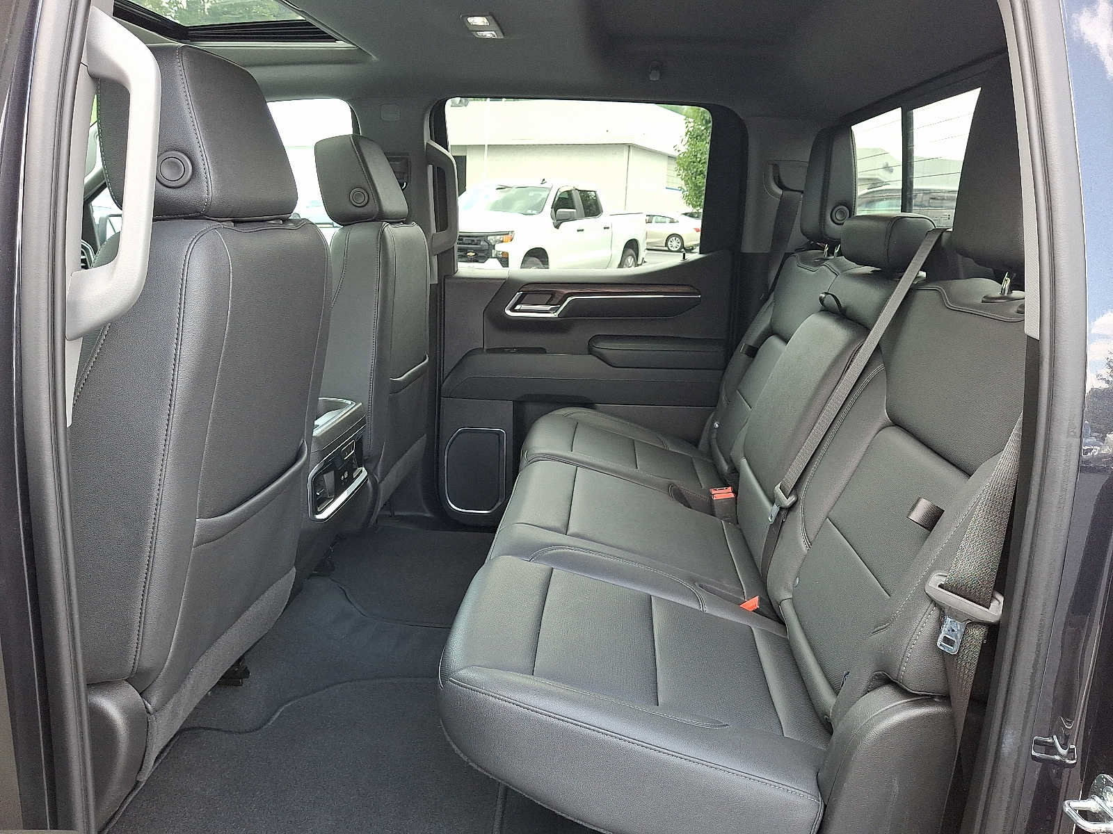 Used 2023 GMC Sierra 1500 SLT w/ SLT Premium Plus Package AWD/4WD image 10