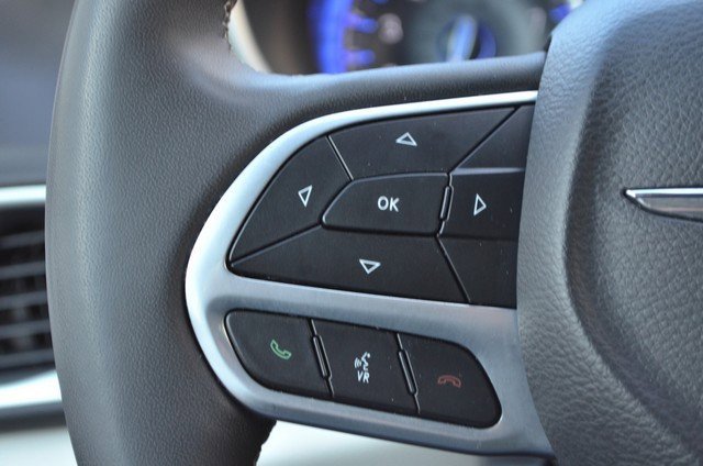 Used 2024 Chrysler Pacifica Touring-L image 20