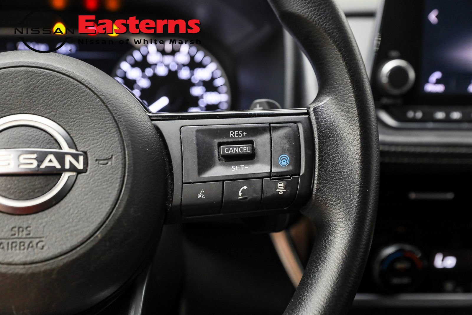 Used 2022 Nissan Rogue SV image 16