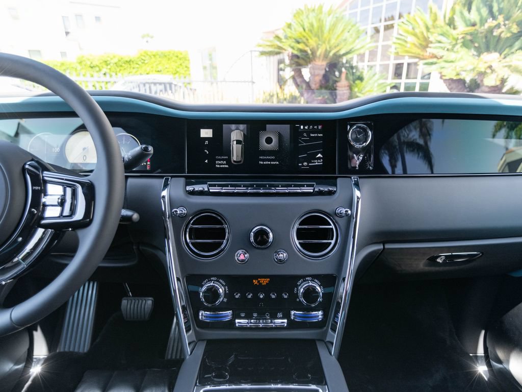 New 2026 Rolls-Royce Cullinan AWD/4WD image 36